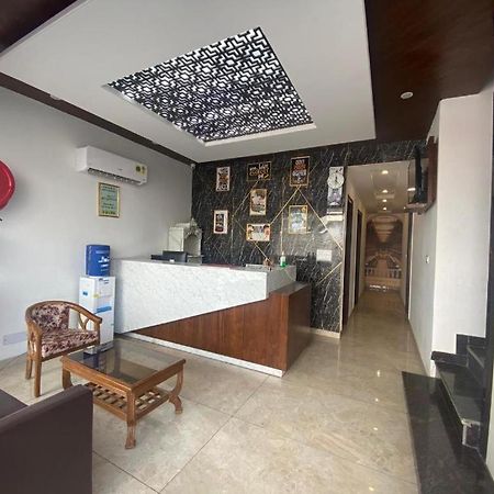 Hotel Hollywood Zirakpur Екстер'єр фото