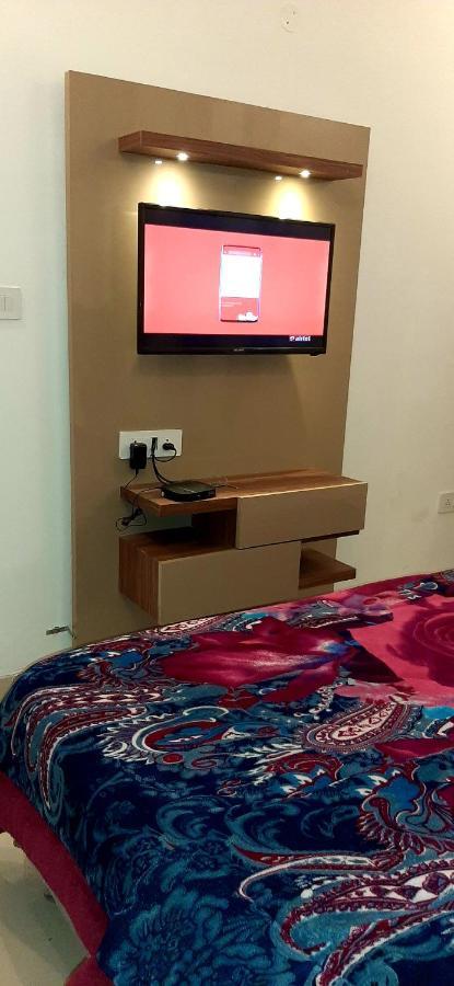 Hotel Hollywood Zirakpur Екстер'єр фото