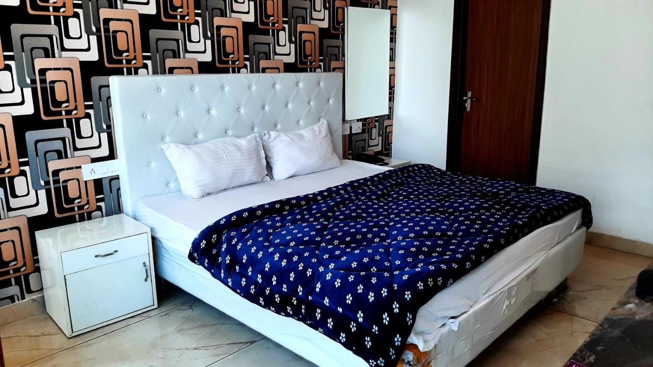 Hotel Hollywood Zirakpur Екстер'єр фото
