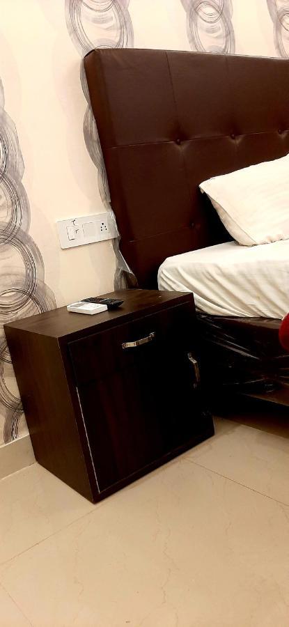 Hotel Hollywood Zirakpur Екстер'єр фото