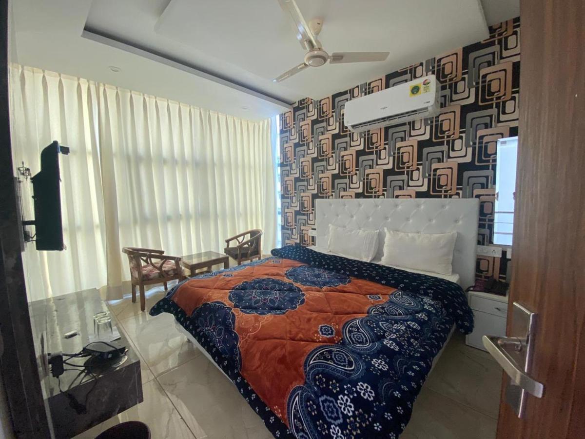 Hotel Hollywood Zirakpur Екстер'єр фото