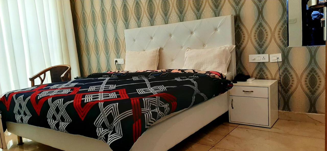 Hotel Hollywood Zirakpur Екстер'єр фото