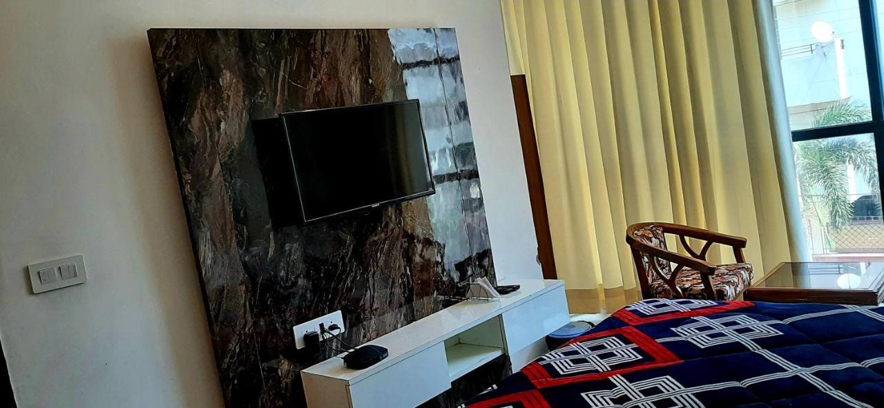 Hotel Hollywood Zirakpur Екстер'єр фото