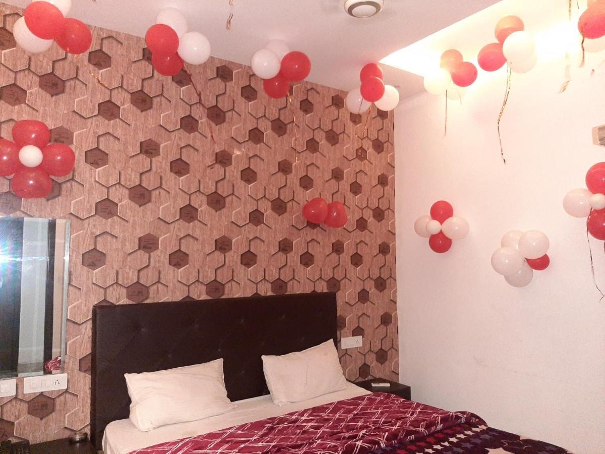 Hotel Hollywood Zirakpur Екстер'єр фото