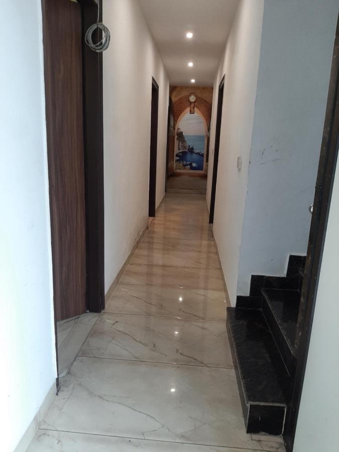 Hotel Hollywood Zirakpur Екстер'єр фото