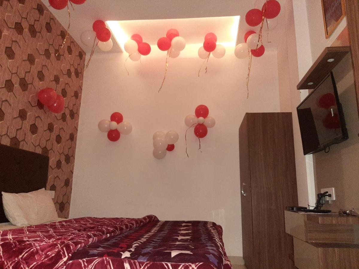 Hotel Hollywood Zirakpur Екстер'єр фото