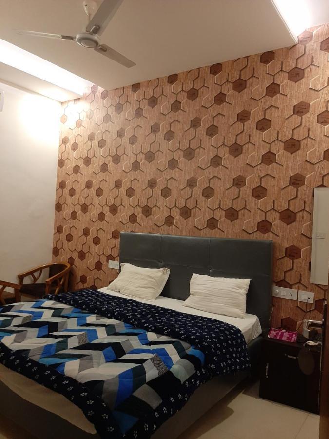 Hotel Hollywood Zirakpur Екстер'єр фото