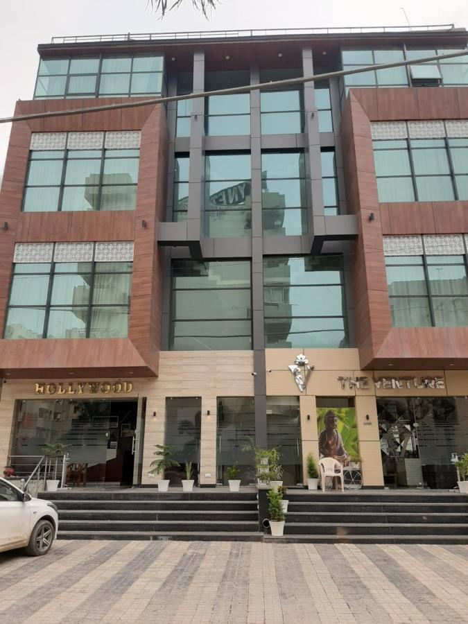 Hotel Hollywood Zirakpur Екстер'єр фото