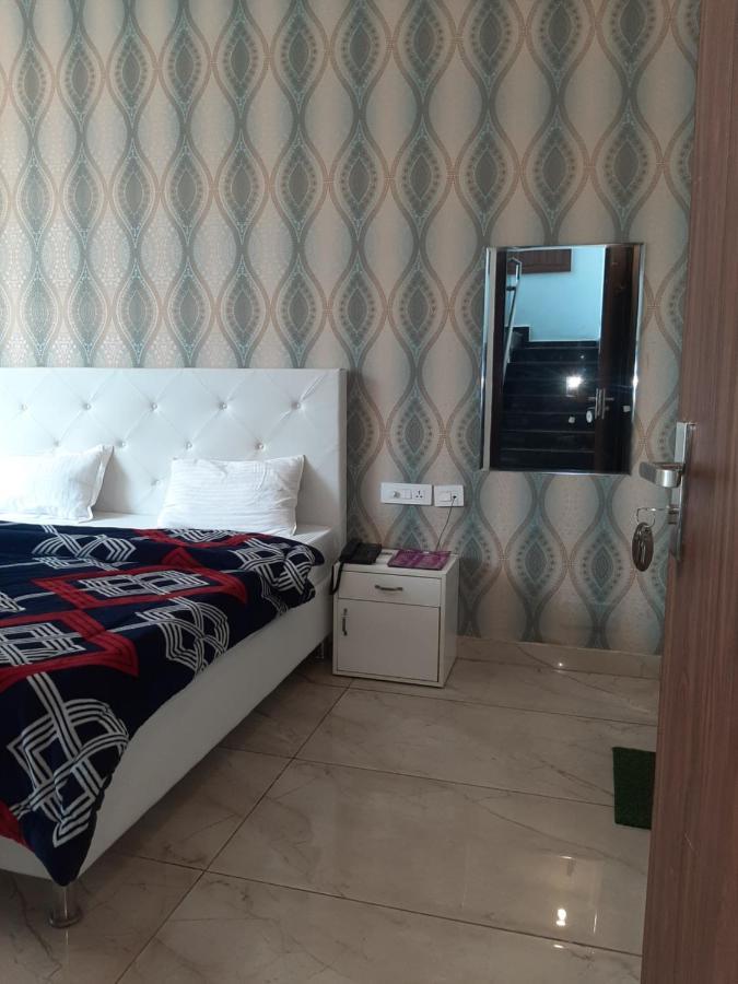Hotel Hollywood Zirakpur Екстер'єр фото