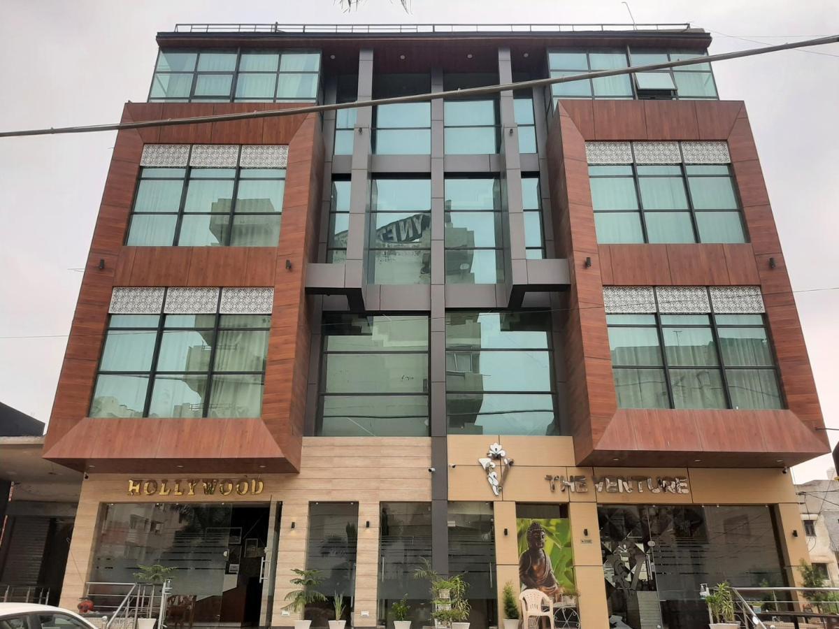 Hotel Hollywood Zirakpur Екстер'єр фото