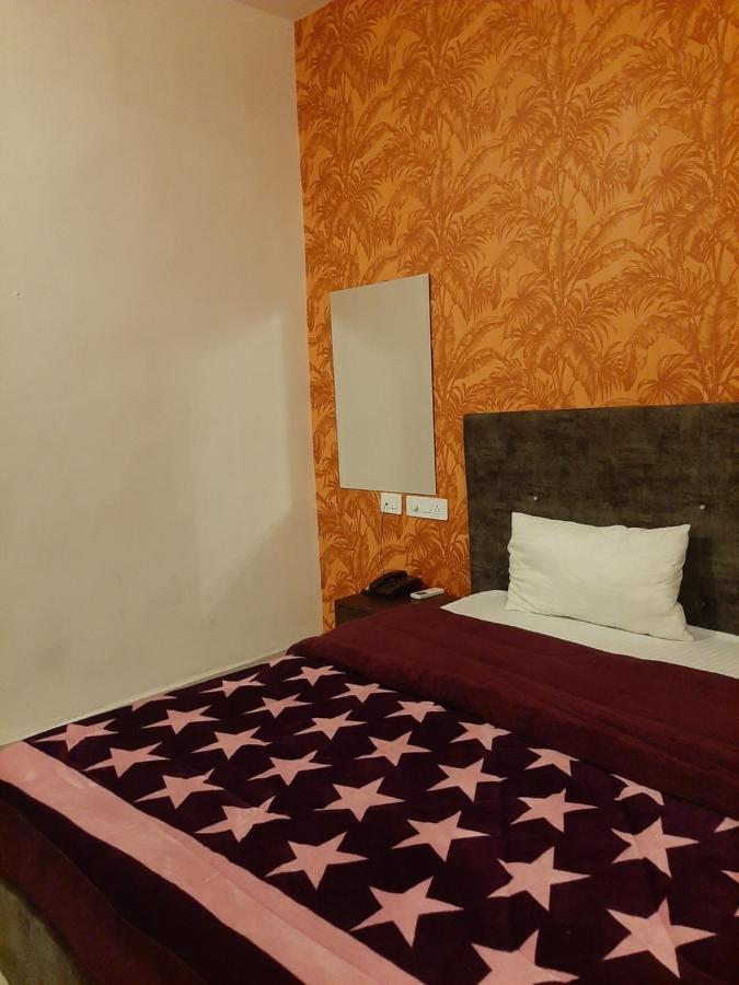 Hotel Hollywood Zirakpur Екстер'єр фото