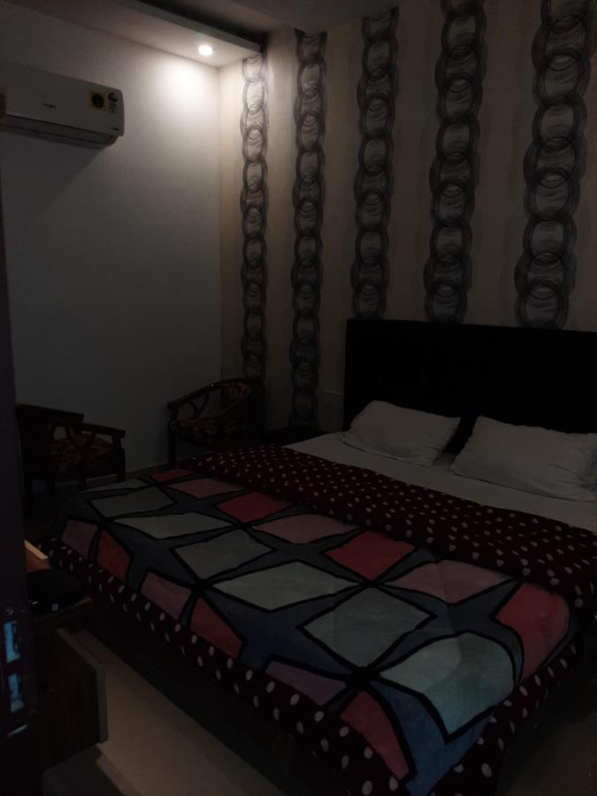 Hotel Hollywood Zirakpur Екстер'єр фото