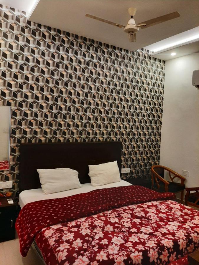 Hotel Hollywood Zirakpur Екстер'єр фото