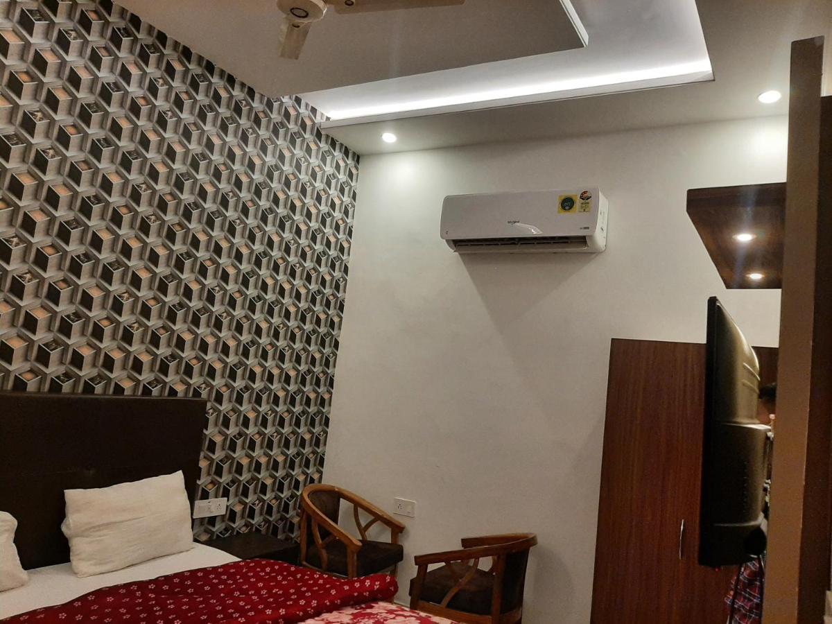 Hotel Hollywood Zirakpur Екстер'єр фото