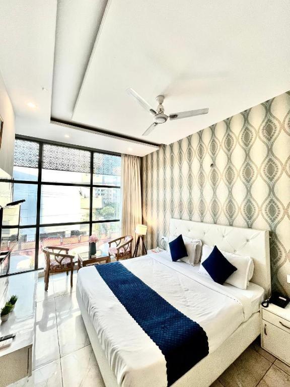Hotel Hollywood Zirakpur Екстер'єр фото