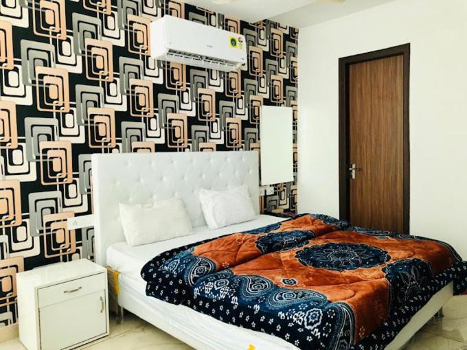 Hotel Hollywood Zirakpur Екстер'єр фото