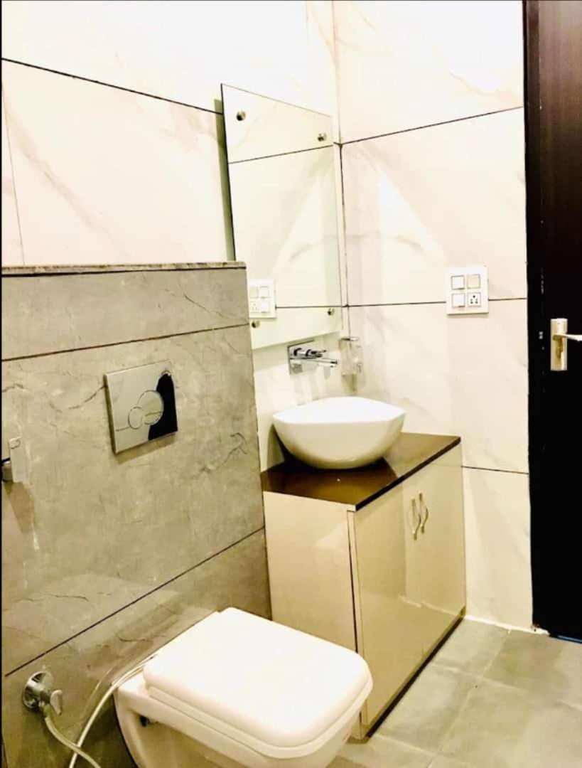 Hotel Hollywood Zirakpur Екстер'єр фото