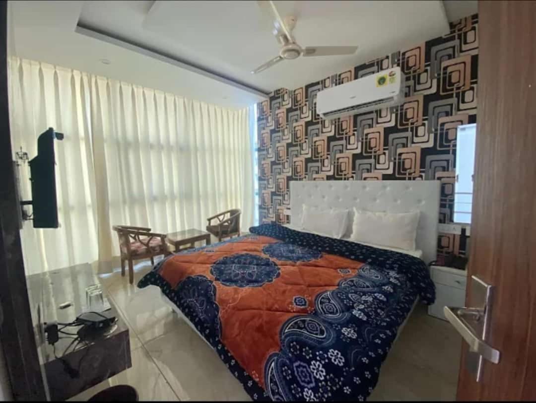 Hotel Hollywood Zirakpur Екстер'єр фото