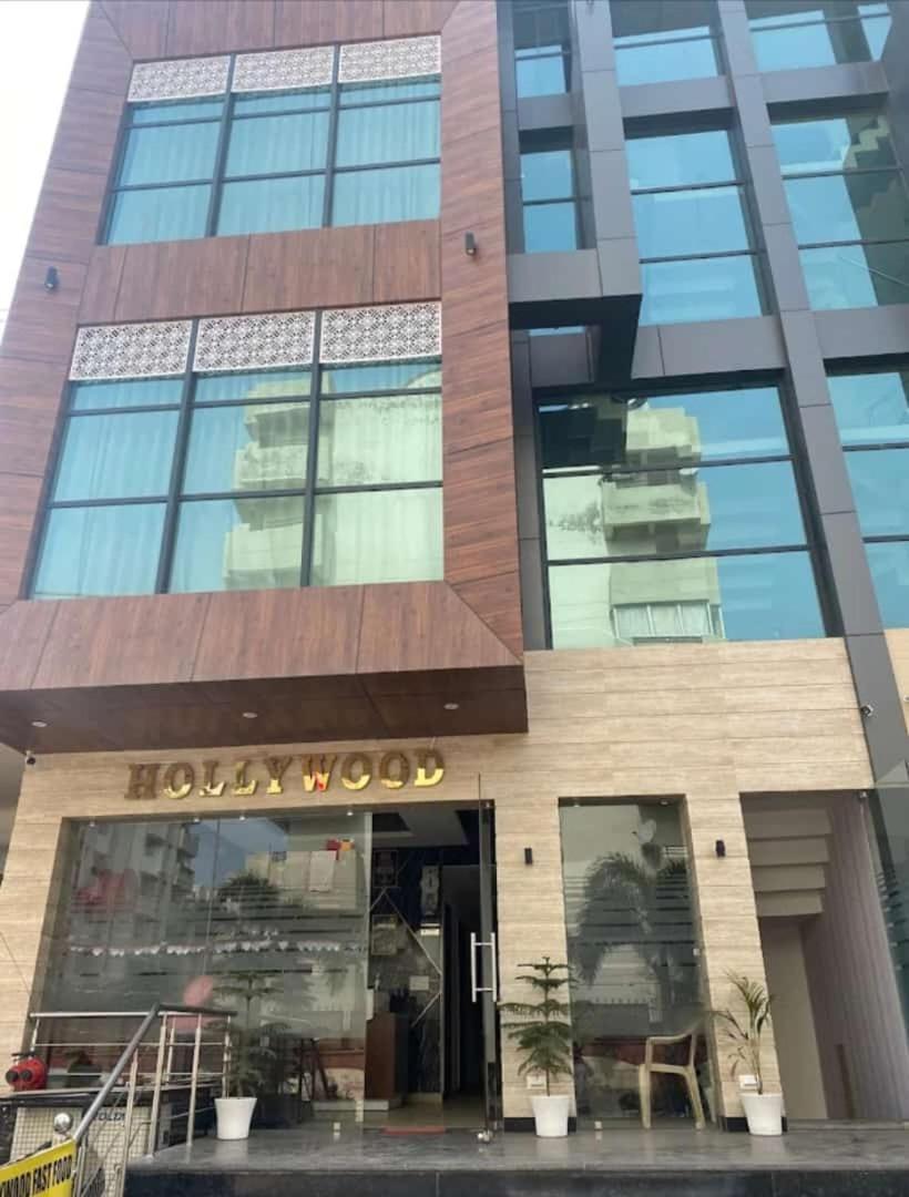 Hotel Hollywood Zirakpur Екстер'єр фото
